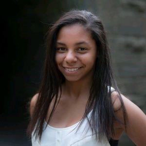 Meet your Posher, Caitlin